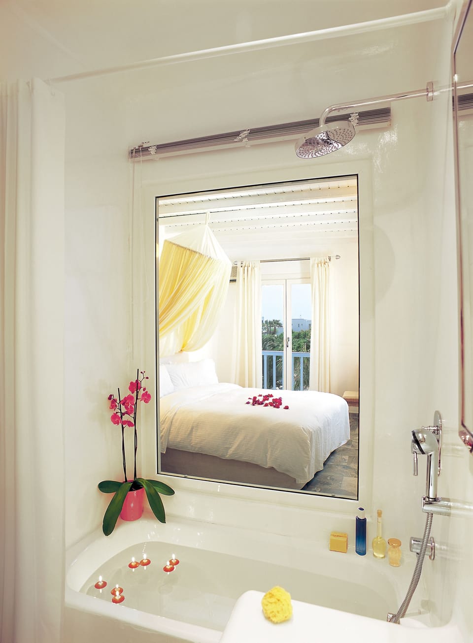 Standard Double or Twin Room | Bathroom | Free toiletries, hair dryer, bathrobes, slippers