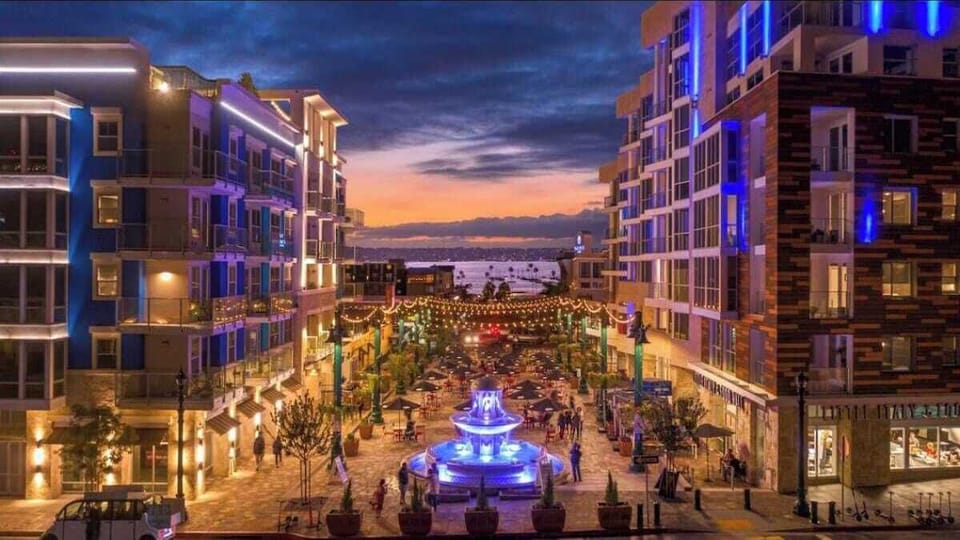 The famous Piazza della Famiglia square in Little Italy San Diego, which is also the host of a farmers market every Saturday morning til afternoon! Enjoy!