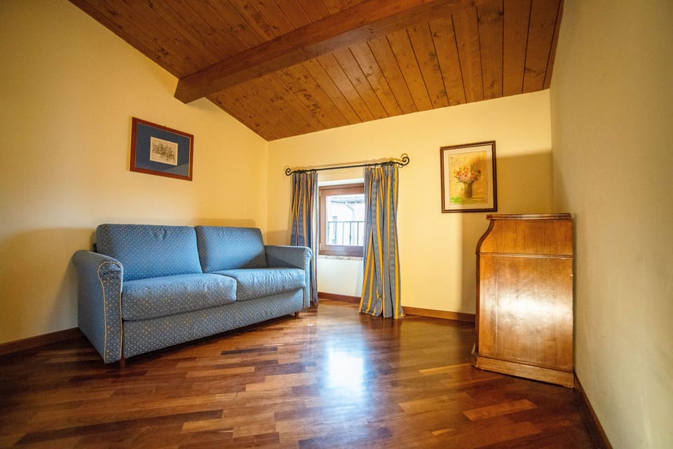 Suite | Living area | TV, pay movies