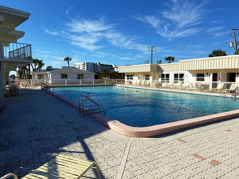 Venice Villas 1BR – King w/ Screened Porch (7248)