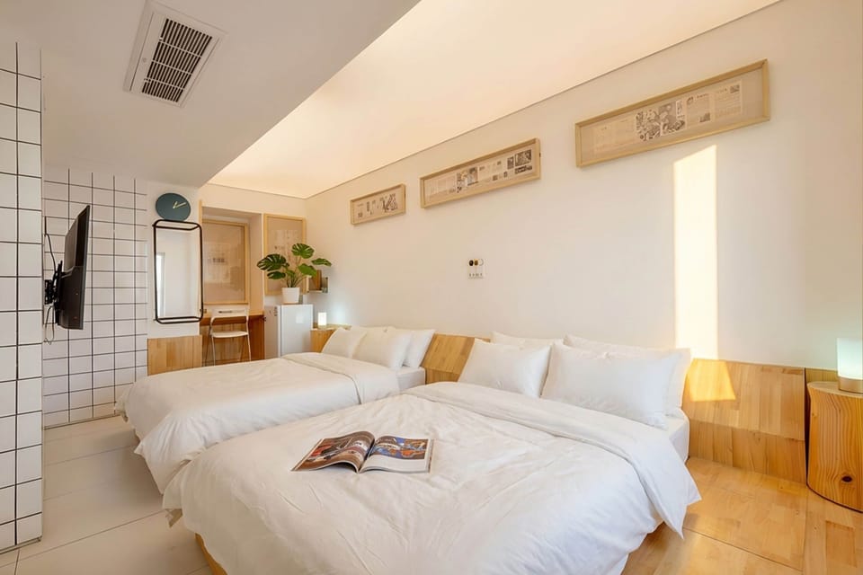Elite Twin Room, 2 Double Beds, Non Smoking, Private Bathroom | Desk, laptop workspace, free WiFi