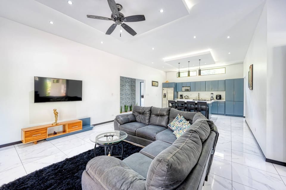 House, 2 Bedrooms, Accessible, Private Pool | Living room