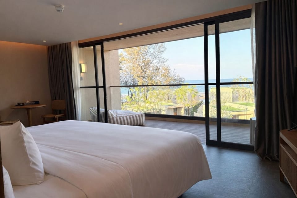 Ocean Penthouse Suite | Minibar, in-room safe, blackout drapes, free WiFi