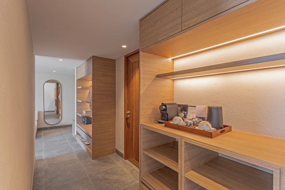 Ocean Penthouse Suite | Minibar, in-room safe, blackout drapes, free WiFi