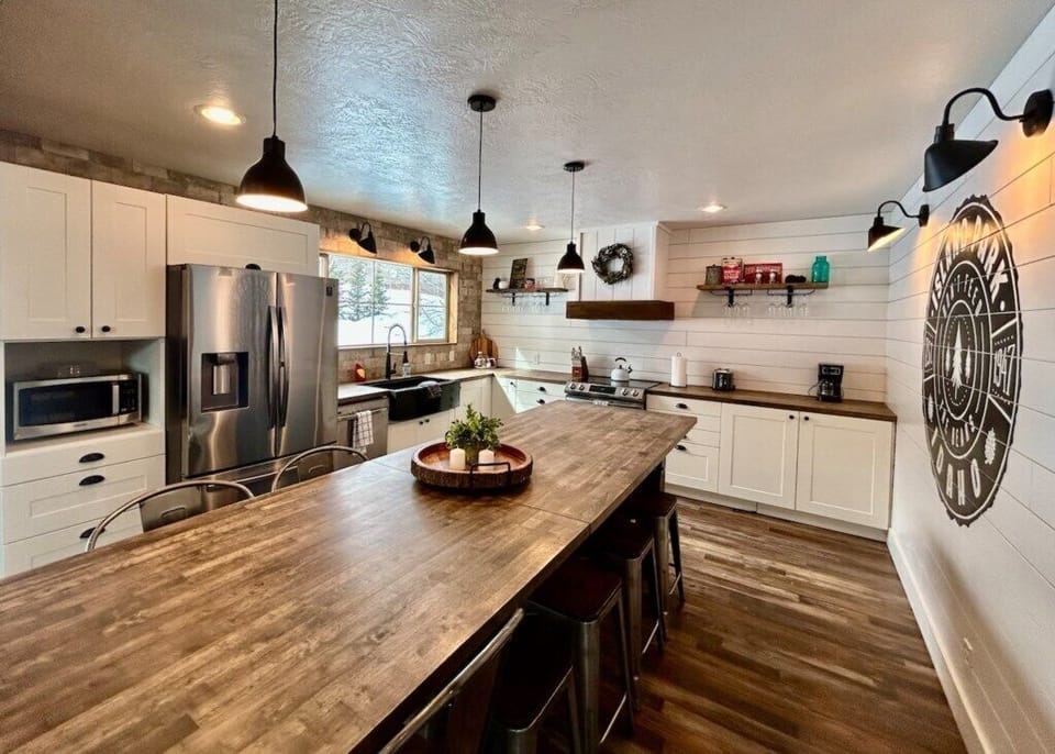 Full kitchen image 1