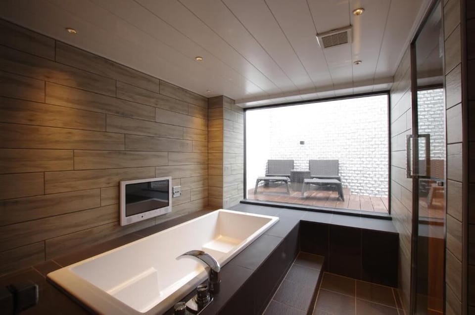 Deluxe Double Room, Smoking, Balcony | Bathroom | Slippers