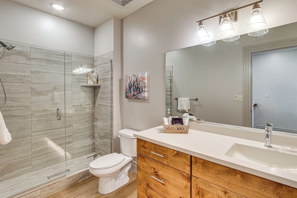 Full Bathroom | 2nd Floor