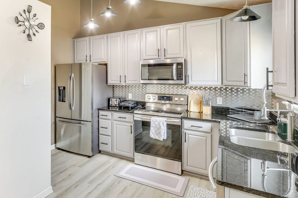 Kitchen | Main Level