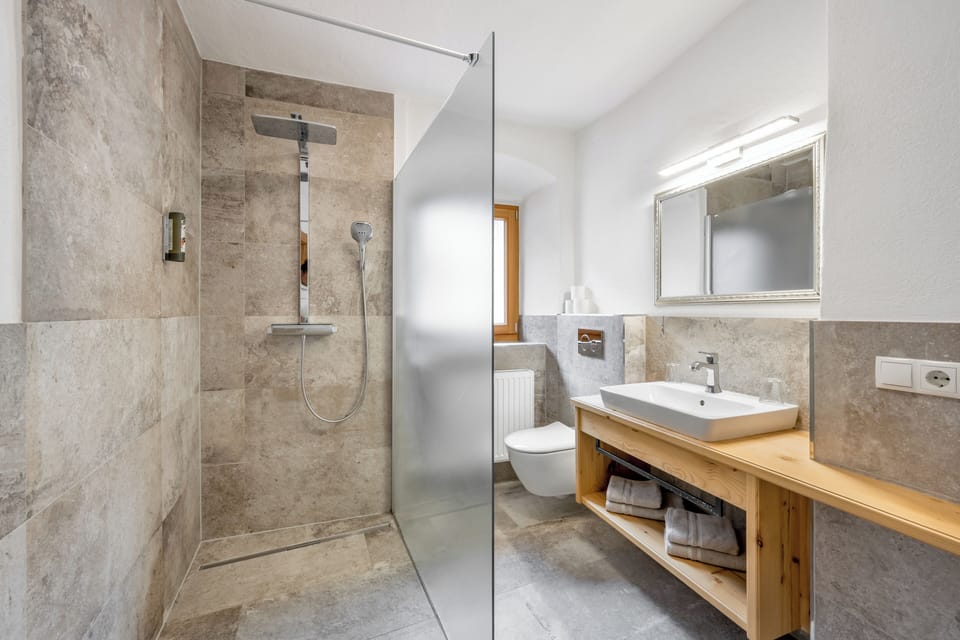 Deluxe Double Room, City View | Bathroom