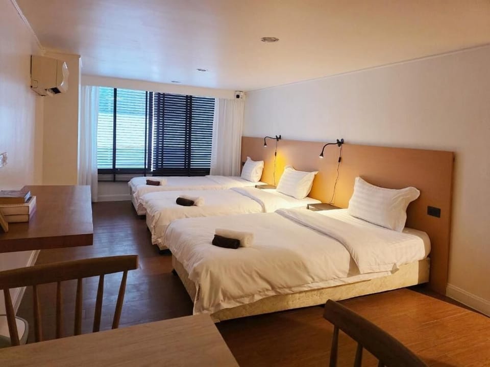 Comfort Triple Room, 3 Twin Beds | Desk, laptop workspace, blackout drapes, WiFi (free)