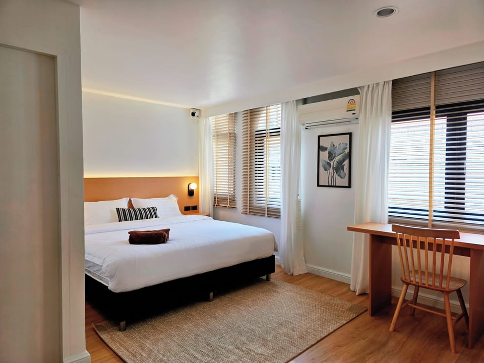 Comfort Double Room | Desk, laptop workspace, blackout drapes, WiFi (free)