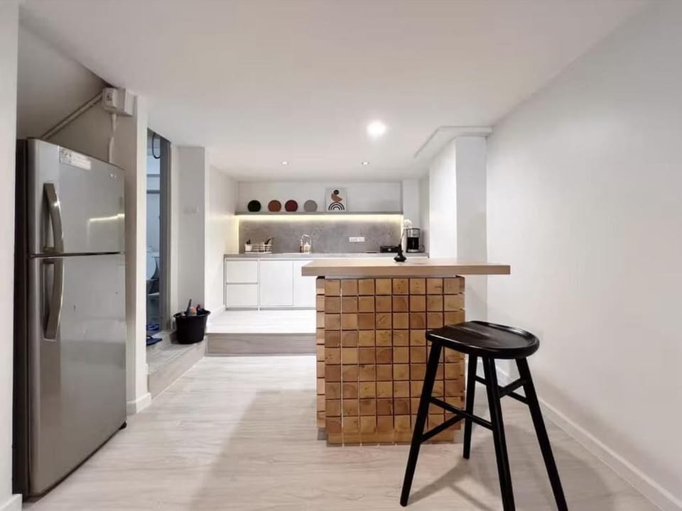 Fridge, dishwasher