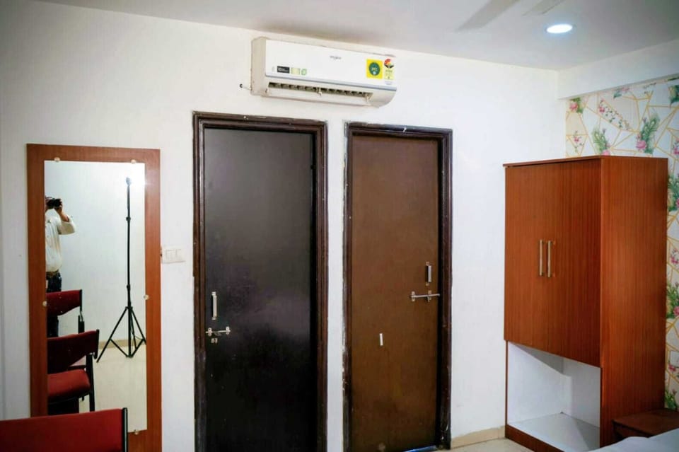 Comfort Double Room | In-room safe, desk, laptop workspace, WiFi (free)