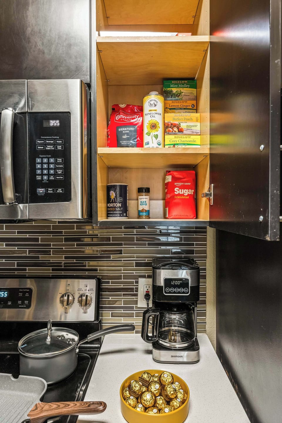 Includes coffee maker, toaster, and small appliances to make your mornings easy and comfortable.