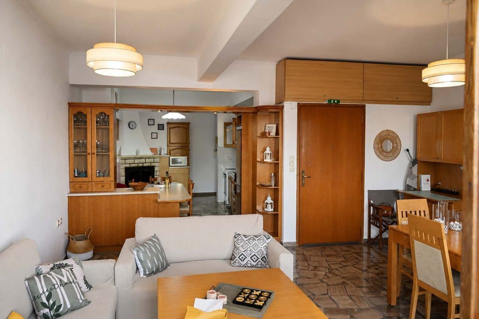 Open living and dining space for relaxed stays