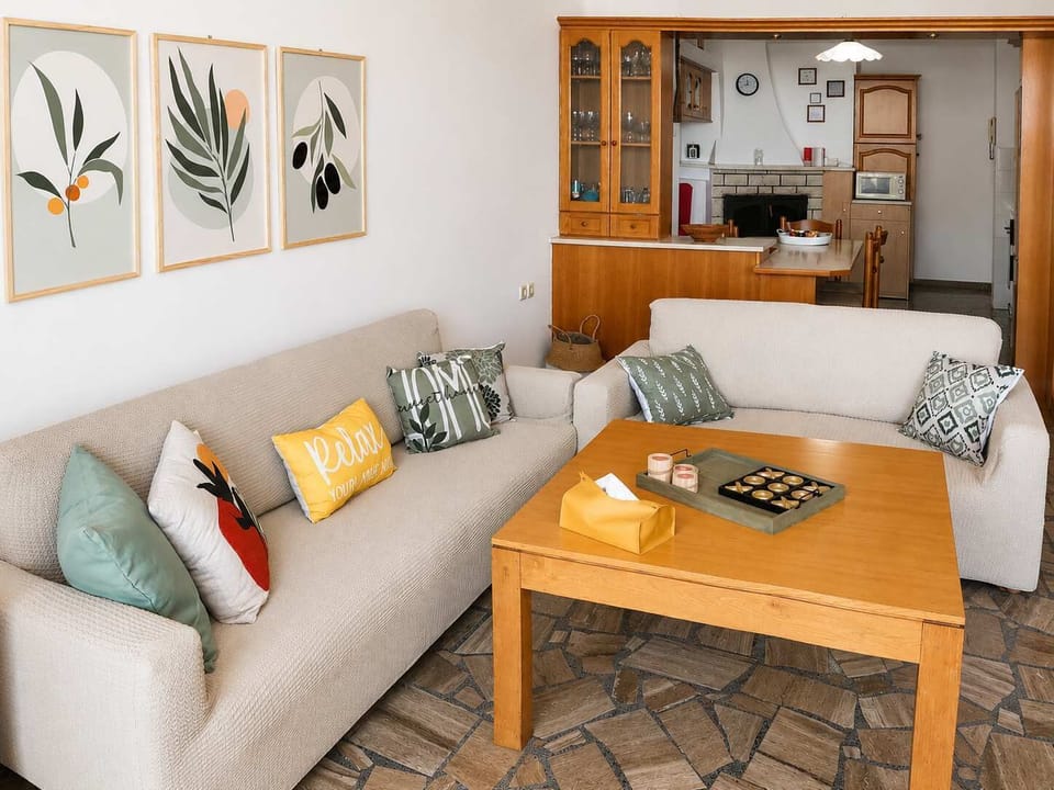 Comfortable lounge with coastal-inspired décor
