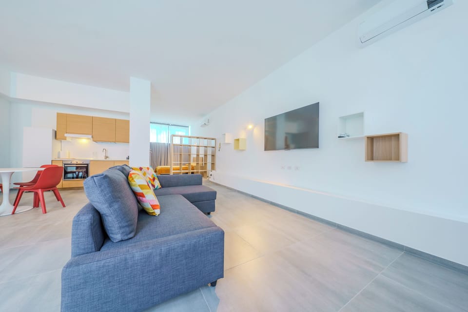 Condo | Living area | Flat-screen TV