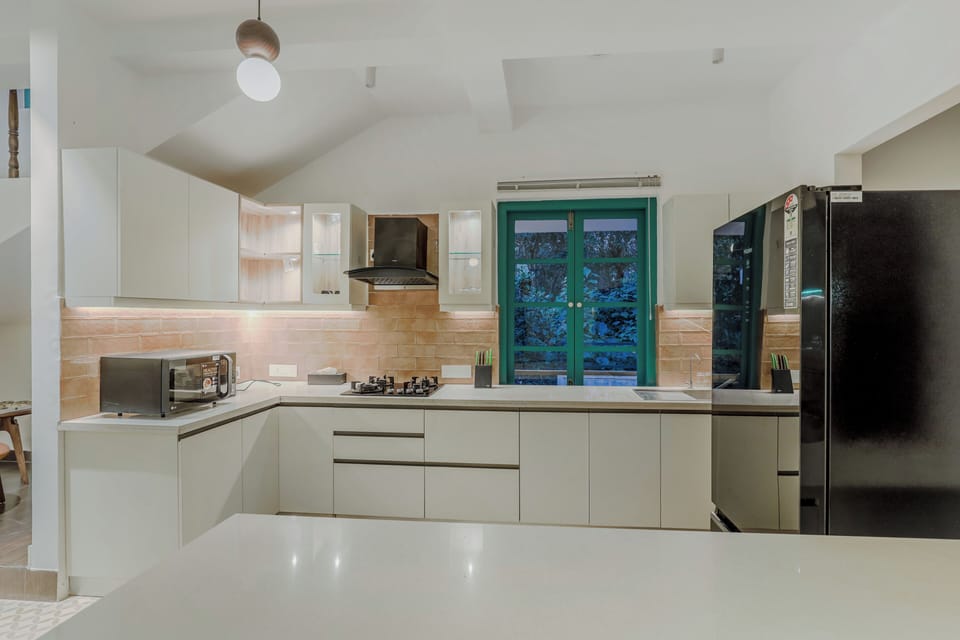 Deluxe Villa, Balcony | Private kitchen