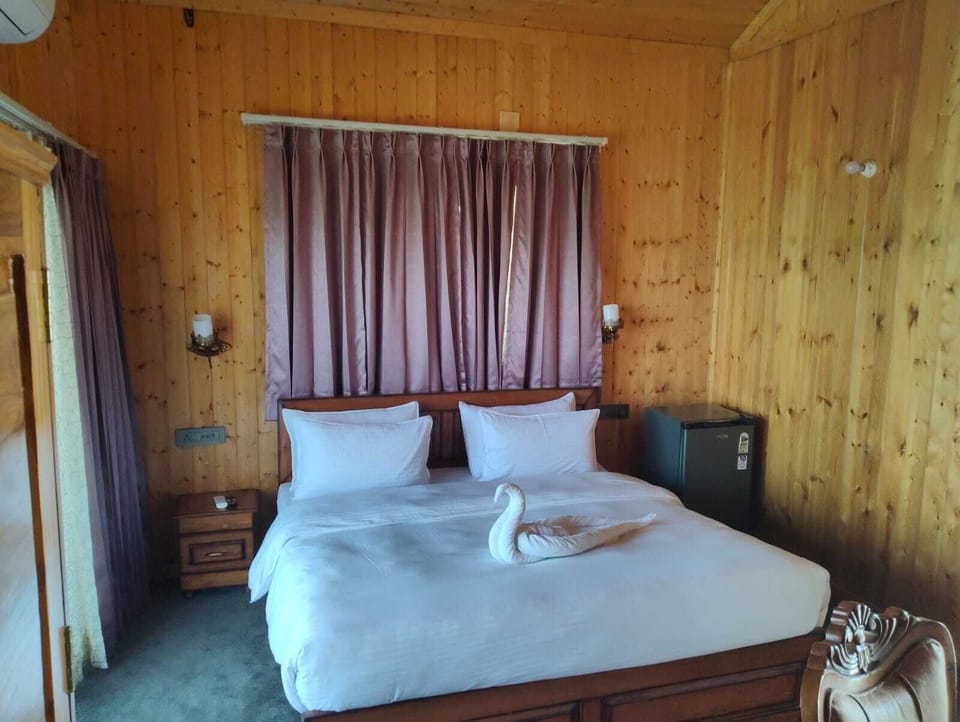 Double Room, Lake View | In-room safe, desk, laptop workspace, blackout drapes