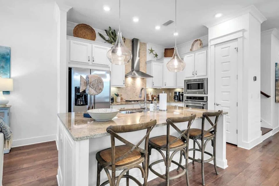 Gourmet kitchen perfect for family meals!