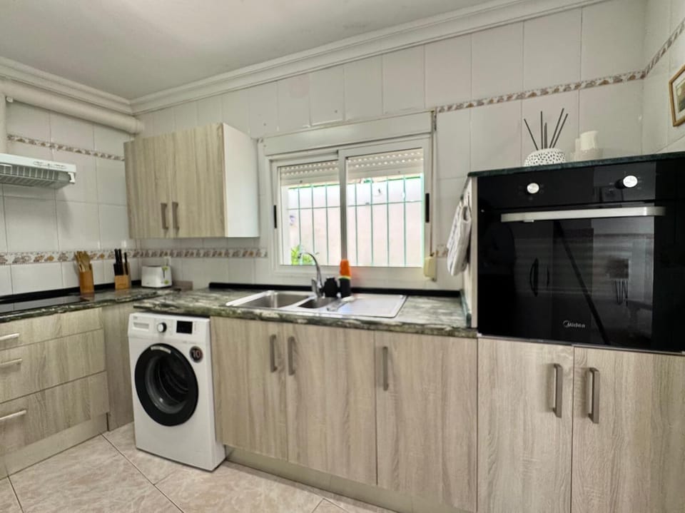 Comfort Apartment, City View | Private kitchen