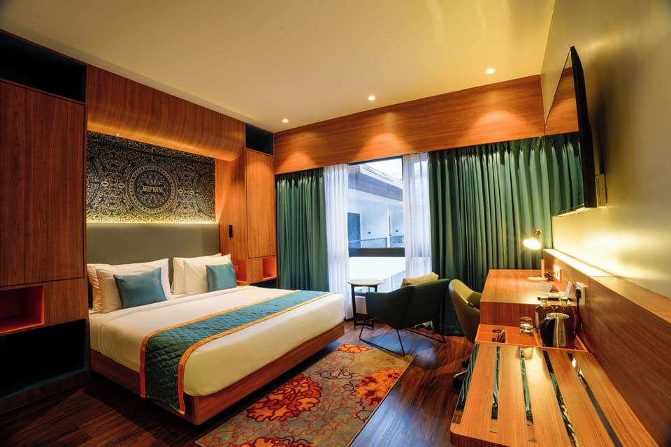 Luxe King | In-room safe, iron/ironing board (on request), WiFi (free)