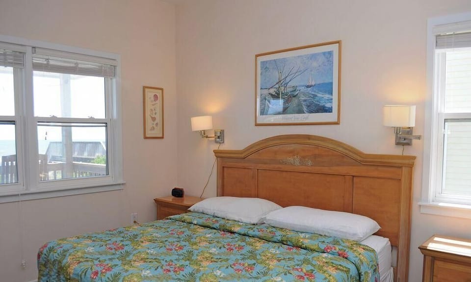 1st Floor Oceanfront King Master Suite