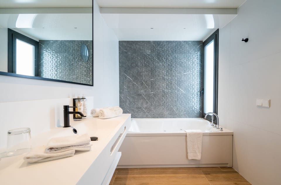 Premium Room, Balcony (Interior Jacuzzi) | Premium bedding, in-room safe, desk, soundproofing