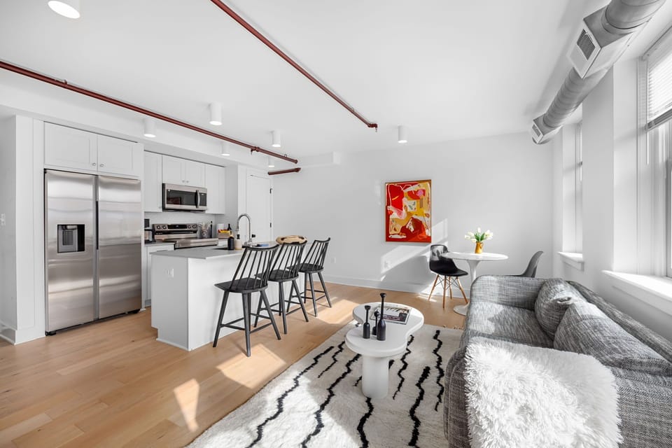 Bold design meets boutique-hotel comfort
