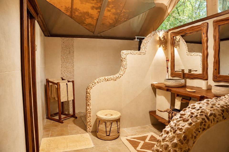 Deluxe Tent, Garden View | Bathroom
