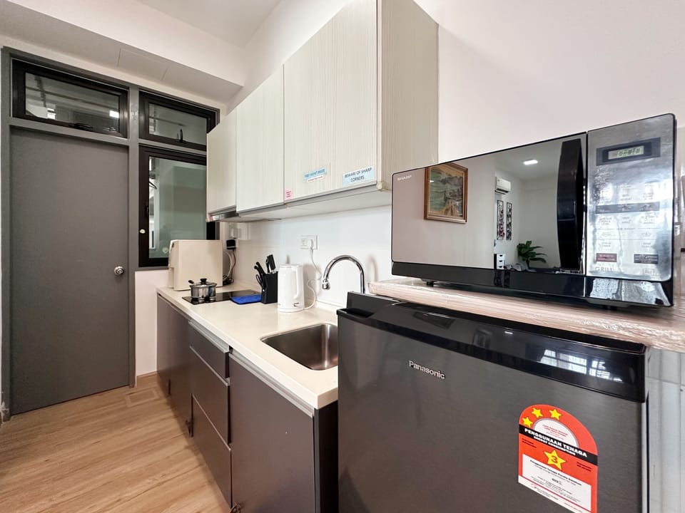 City Apartment, Ocean View | Private kitchen