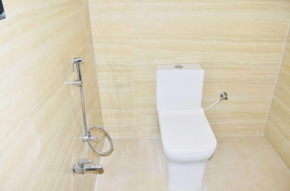 Deluxe Double Room, Air conditioning | Bathroom | Shower, rainfall showerhead, slippers, towels