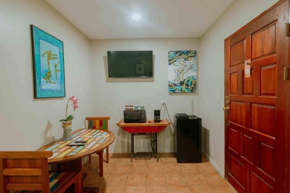 Double Room, Pool View | Dining