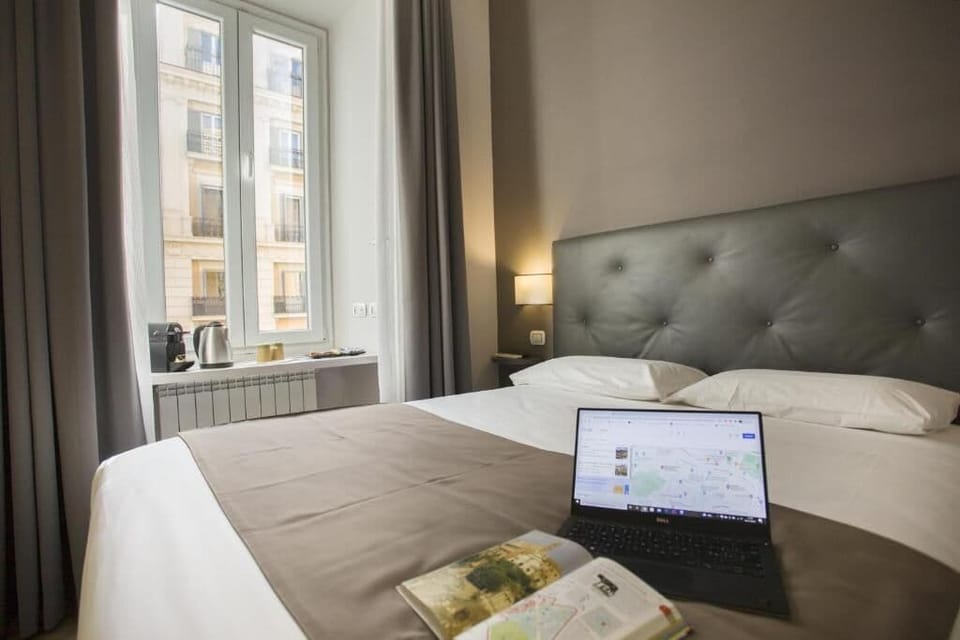 In-room safe, desk, free WiFi