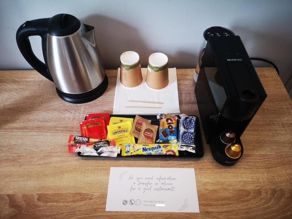 Triple Room, City View | Coffee and/or coffee maker