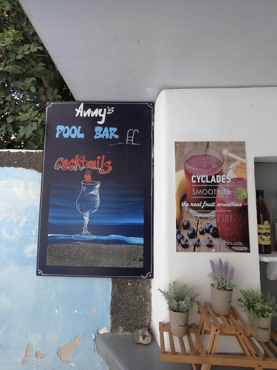 Poolside bar