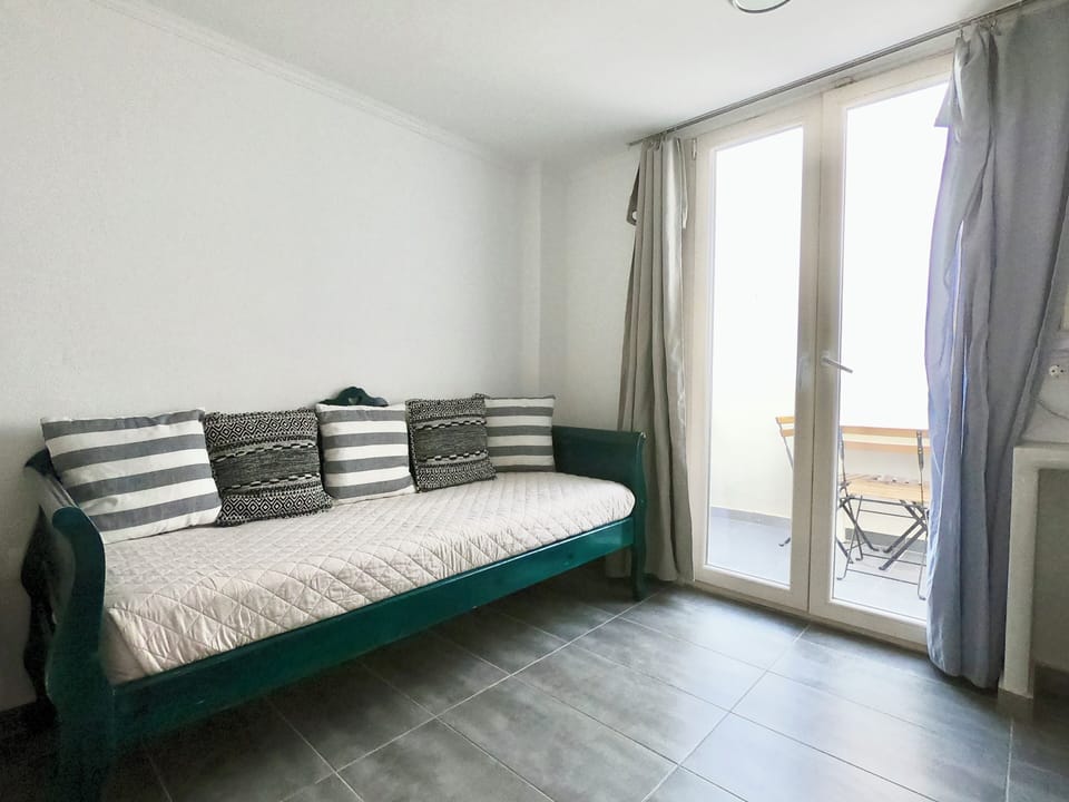 Maisonette with balcony and Pool View | In-room safe, soundproofing, iron/ironing board, free WiFi