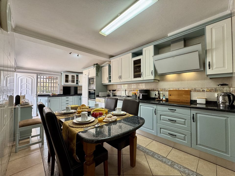 Microwave, dishwasher, coffee/tea maker