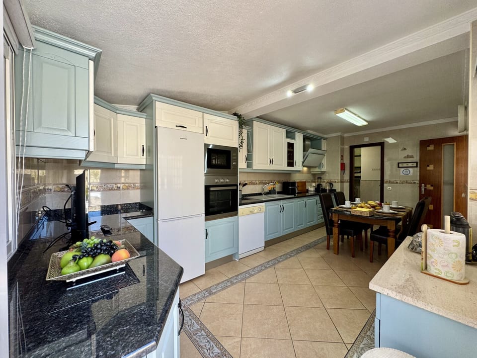 Microwave, dishwasher, coffee/tea maker