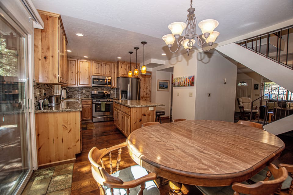 Lake Forest 142 - Dining Area Kitchen Living Area