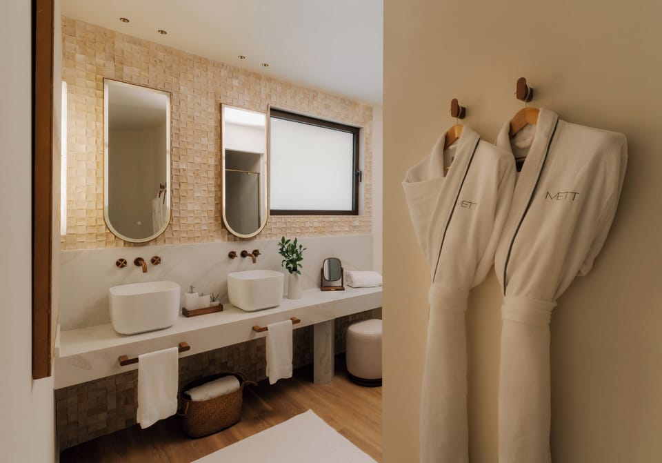 Shower, eco-friendly toiletries, slippers, towels