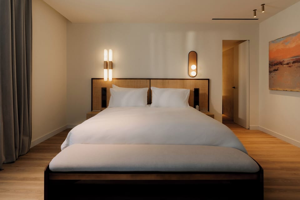 In-room safe, WiFi (free)