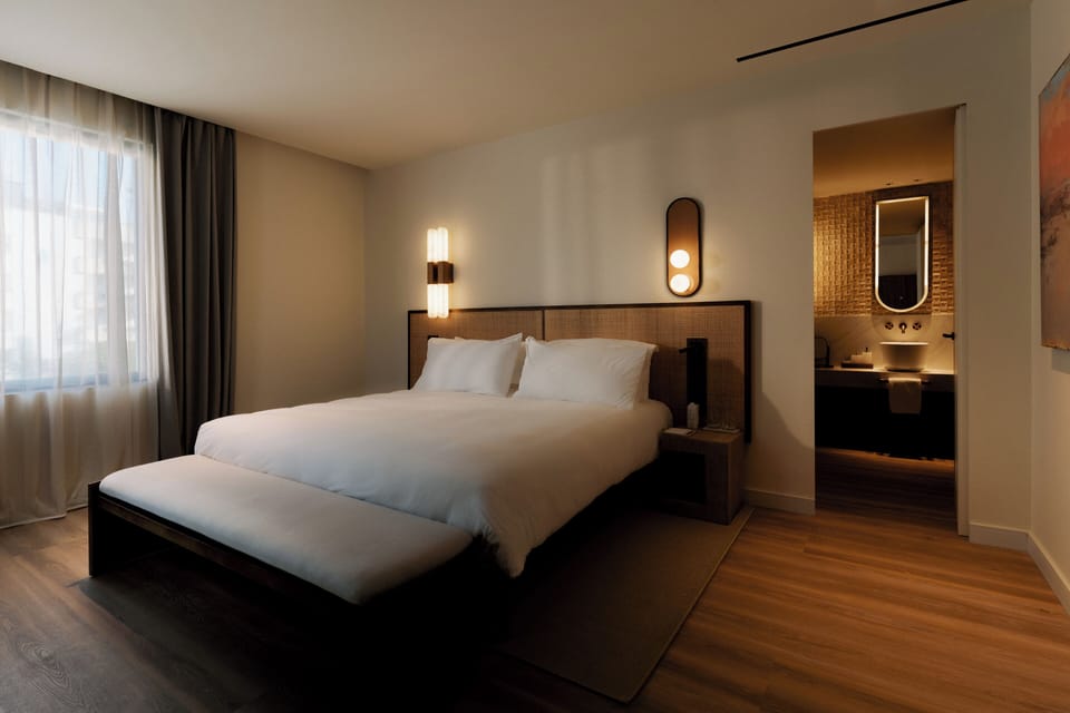 In-room safe, WiFi (free)