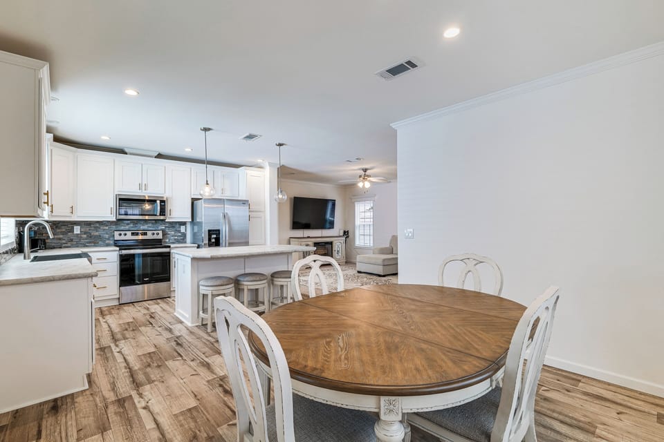 House (3 Bedrooms) | Interior