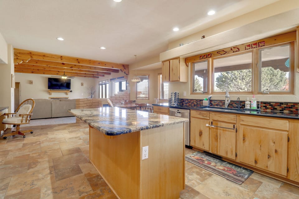 House (4 Bedrooms) | Interior