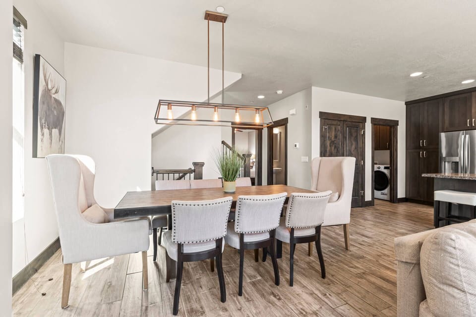 Retreat at Jordanelle 13536 Dining Table Seats 8