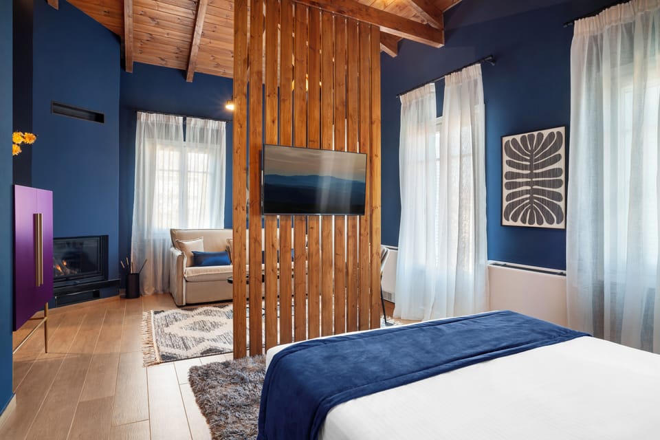 Studio Suite | Premium bedding, desk, soundproofing, free WiFi