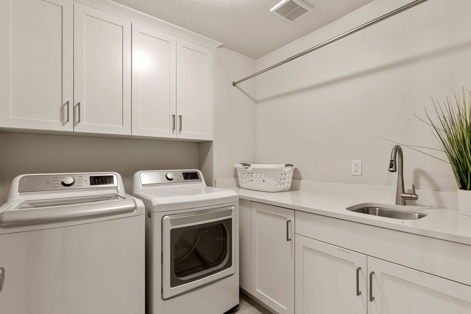 House, 5 Bedrooms | Private kitchen | Fridge, oven, coffee/tea maker, toaster