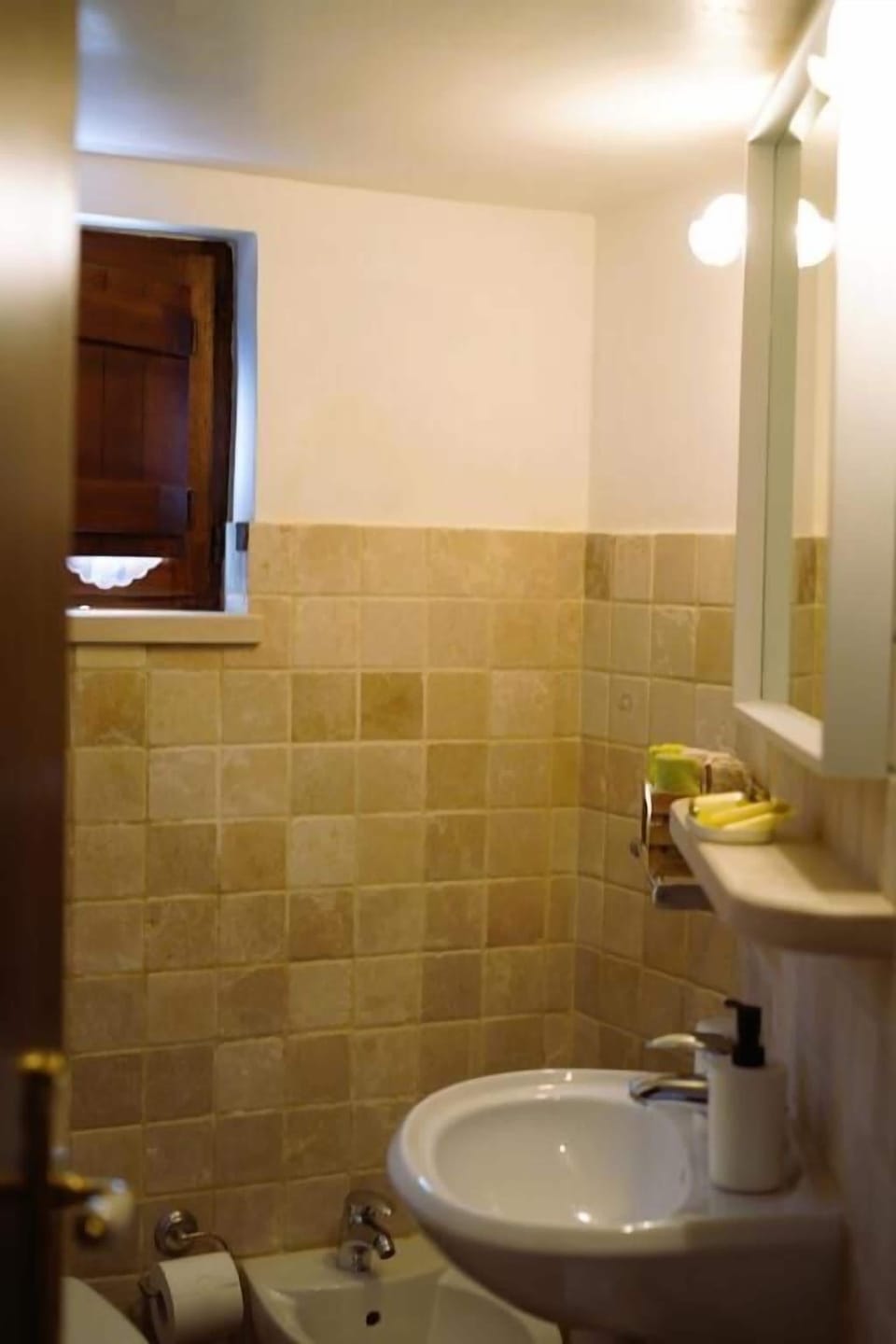 Double Room, Garden View | Bathroom | Shower, free toiletries, hair dryer, bidet