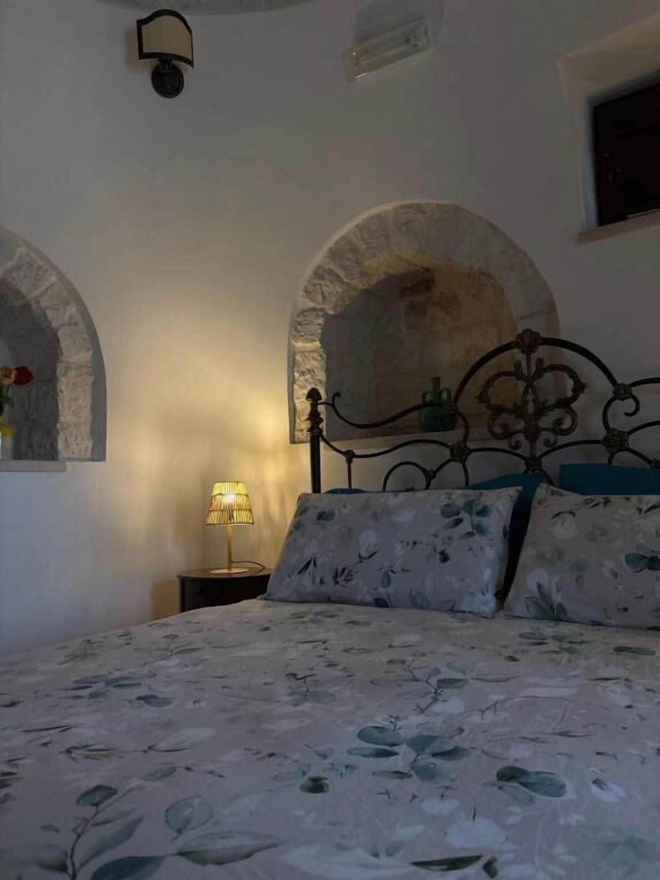 Double Room, Garden View | In-room safe, iron/ironing board, free WiFi